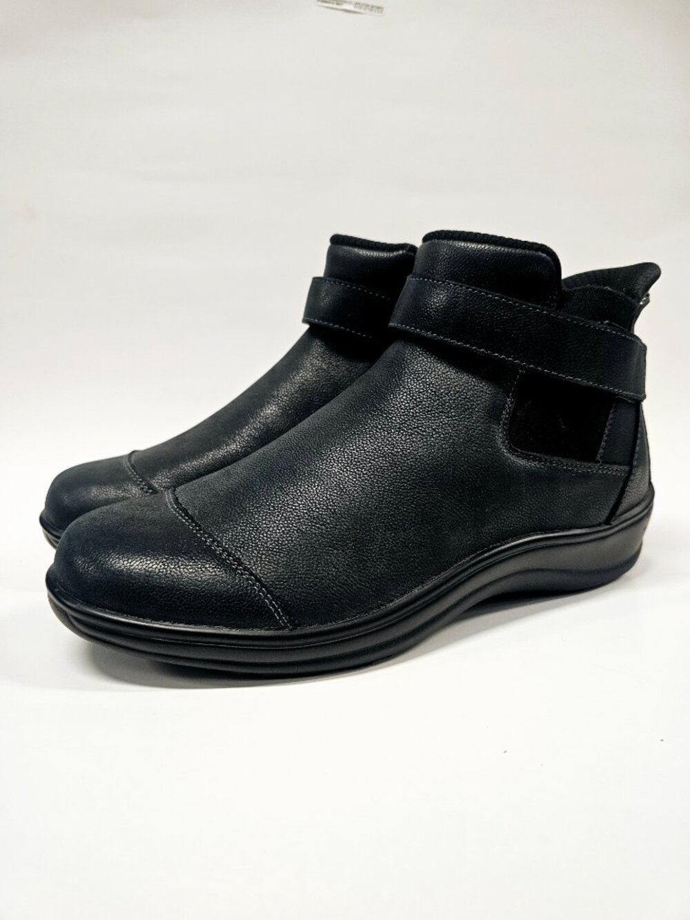 Orthofeet Blaire Women's Black Hands-Free Boot with Wide Toe Box Size 8D (Wide)